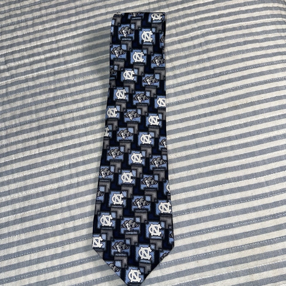 Eagles Wings UNC Tar Heels 100% Silk Tie University Of North Carolina Pattern‎